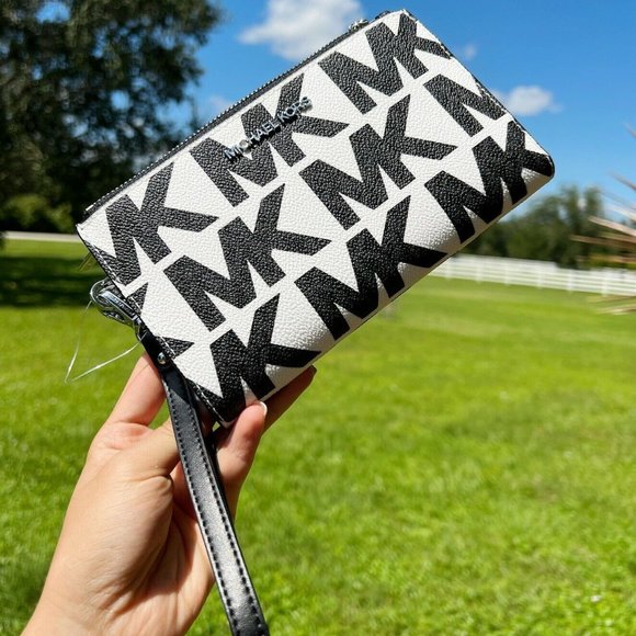 NWT Michael Kors Large Tote White Graphic Logo Black MK Multi + Wristlet - Picture 4 of 12